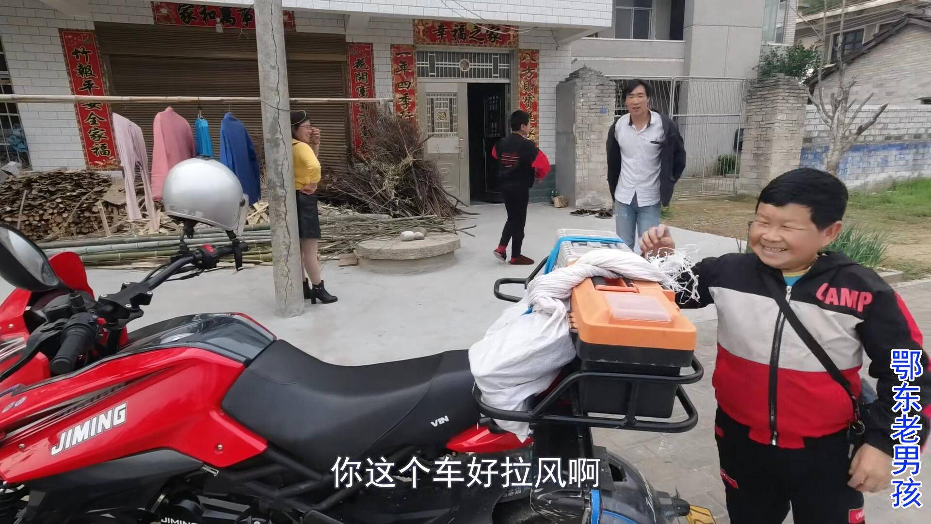 老男孩上门维修,朋友说老男孩的车子好拉风,比大奔还高档